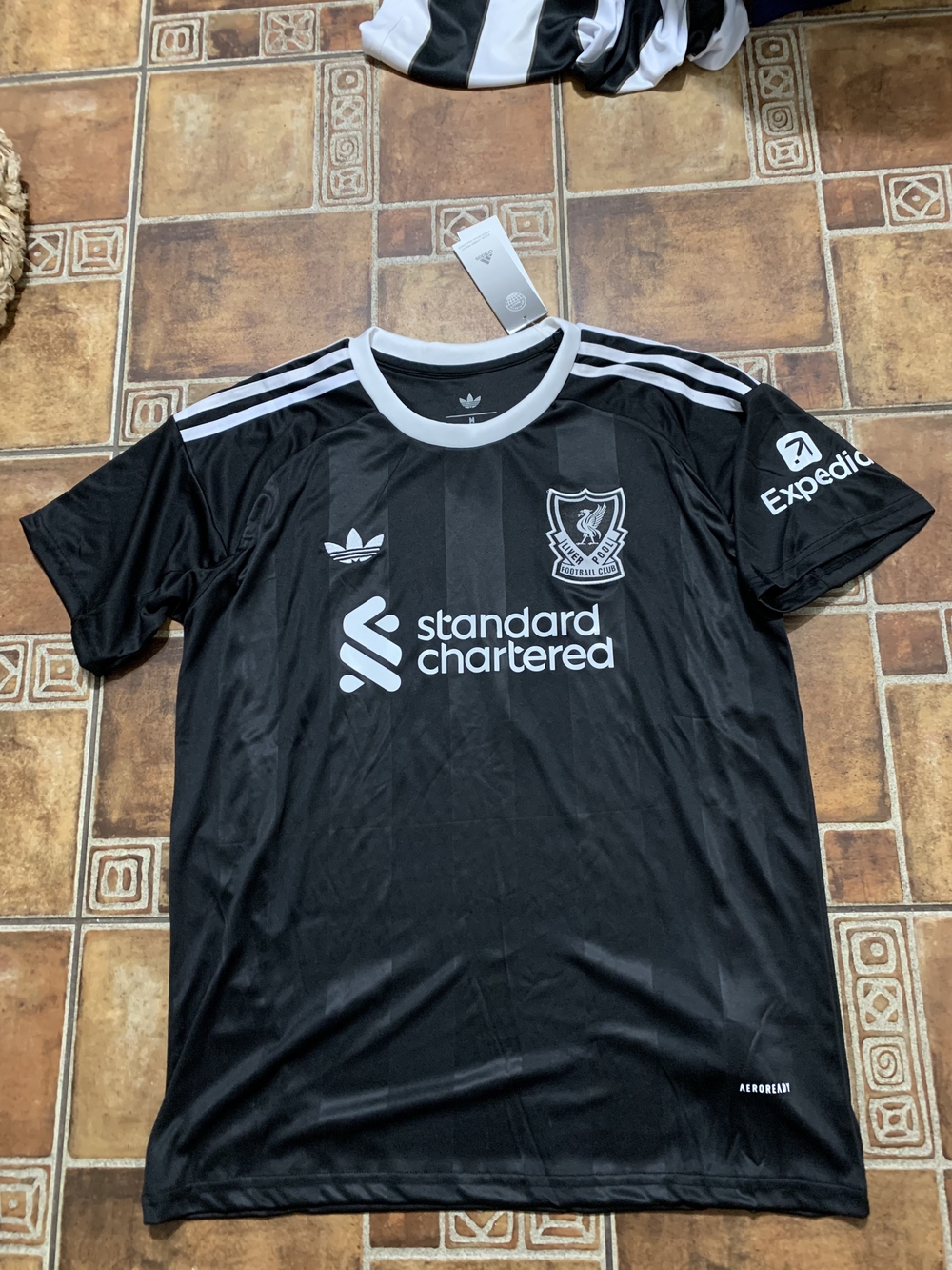 Adidas Liverpool FC 2025/26 Goalkeeper Jersey Size M